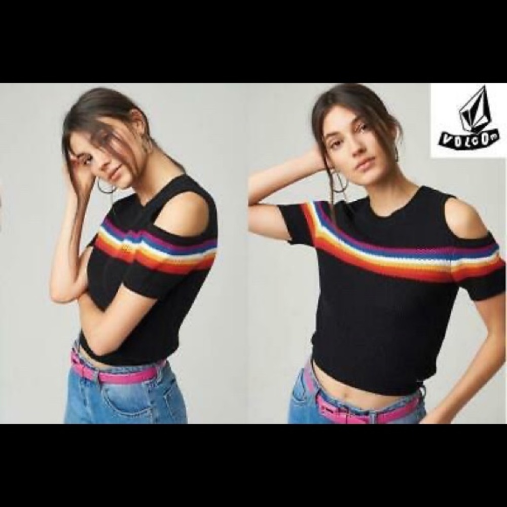 Black knitted short sleeve with shoulder cutouts